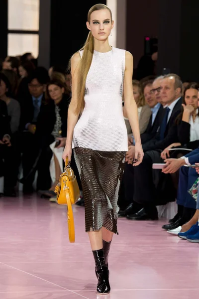 Look 24